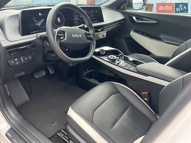 Белый Киа EV6, объемом двигателя 0 л и пробегом 7 тыс. км за 29999 $, фото 23 на Automoto.ua