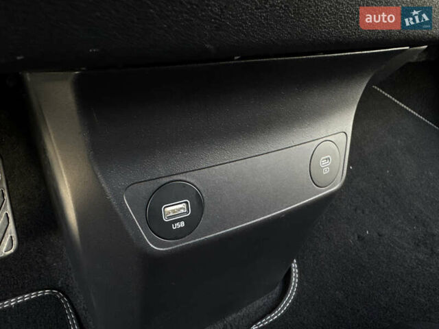 Белый Киа EV6, объемом двигателя 0 л и пробегом 8 тыс. км за 44500 $, фото 76 на Automoto.ua