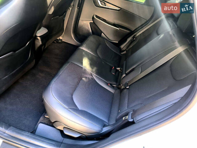Киа EV6 2023 в Ровно на Automoto.ua Белый Киа EV6, объемом двигателя 0 л и пробегом 20 тыс. км за 27000 $, фото 7 на Automoto.ua