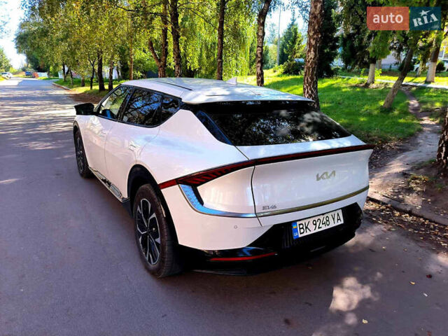 Киа EV6 2023 в Ровно на Automoto.ua Белый Киа EV6, объемом двигателя 0 л и пробегом 20 тыс. км за 27000 $, фото 4 на Automoto.ua