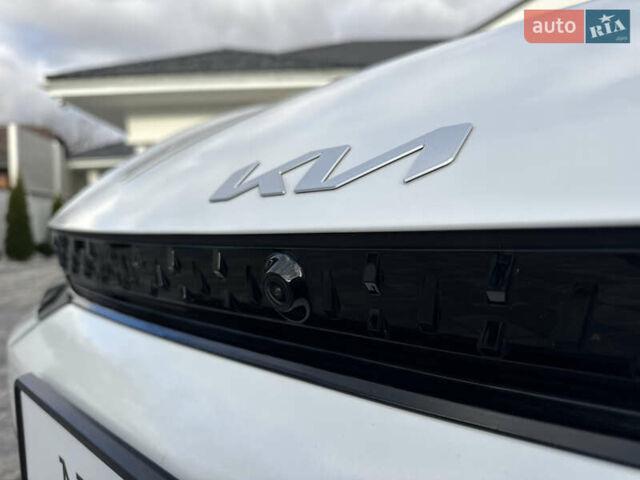 Белый Киа EV6, объемом двигателя 0 л и пробегом 8 тыс. км за 44500 $, фото 10 на Automoto.ua
