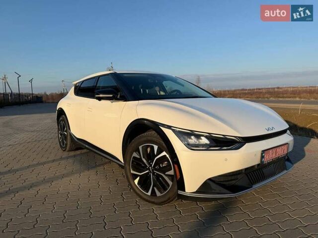 Білий Кіа EV6, об'ємом двигуна 0 л та пробігом 92 тис. км за 23900 $, фото 7 на Automoto.ua