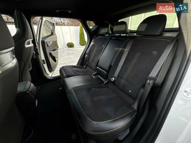Белый Киа EV6, объемом двигателя 0 л и пробегом 8 тыс. км за 44500 $, фото 46 на Automoto.ua