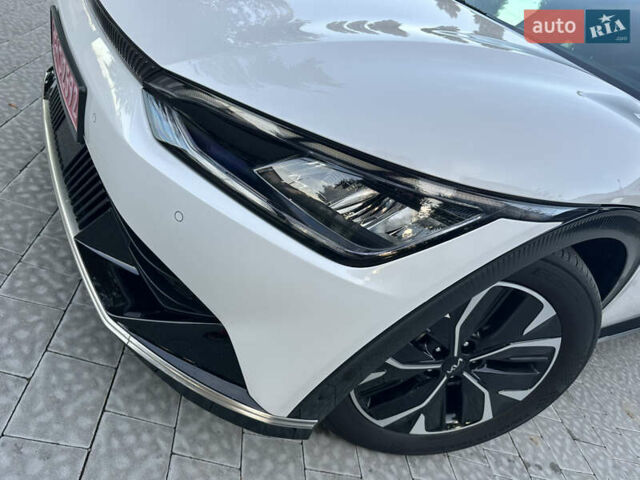 Белый Киа EV6, объемом двигателя 0 л и пробегом 16 тыс. км за 25400 $, фото 13 на Automoto.ua