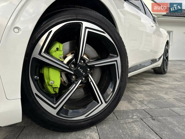 Белый Киа EV6, объемом двигателя 0 л и пробегом 8 тыс. км за 44500 $, фото 14 на Automoto.ua