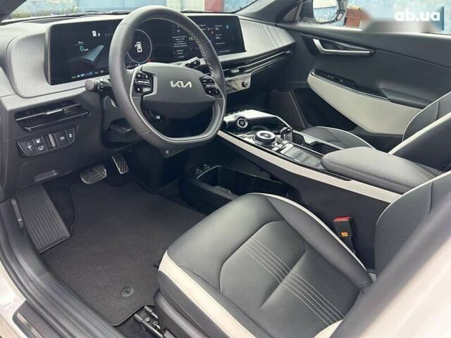 Белый Киа EV6, объемом двигателя 0 л и пробегом 7 тыс. км за 31999 $, фото 22 на Automoto.ua