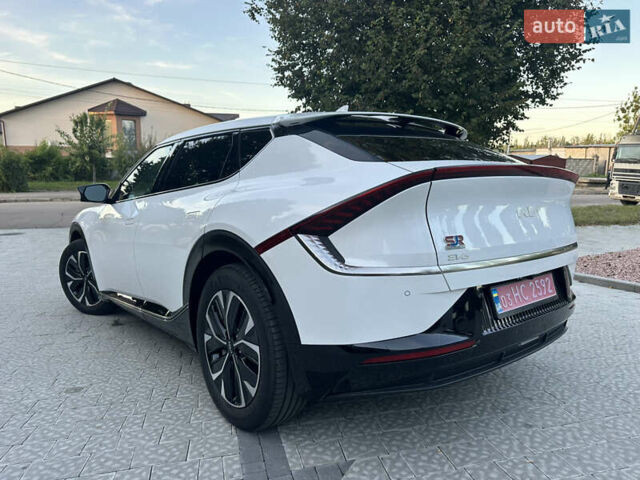 Белый Киа EV6, объемом двигателя 0 л и пробегом 16 тыс. км за 25400 $, фото 16 на Automoto.ua