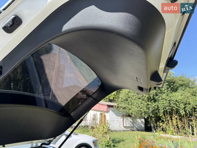 Белый Киа EV6, объемом двигателя 0 л и пробегом 86 тыс. км за 25500 $, фото 66 на Automoto.ua