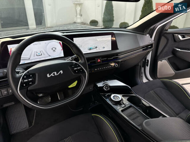 Белый Киа EV6, объемом двигателя 0 л и пробегом 8 тыс. км за 44500 $, фото 85 на Automoto.ua