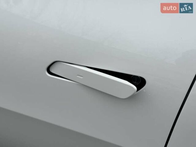 Білий Кіа EV6, об'ємом двигуна 0 л та пробігом 27 тис. км за 29490 $, фото 21 на Automoto.ua