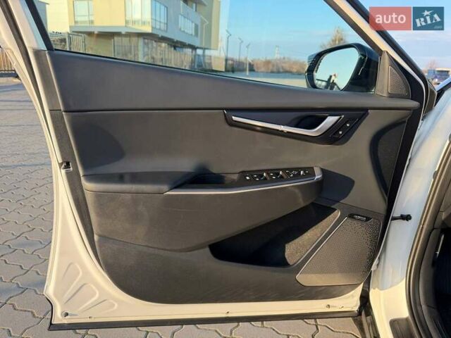 Білий Кіа EV6, об'ємом двигуна 0 л та пробігом 92 тис. км за 23900 $, фото 39 на Automoto.ua