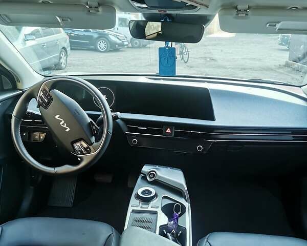 Белый Киа EV6, объемом двигателя 0 л и пробегом 24 тыс. км за 25200 $, фото 25 на Automoto.ua