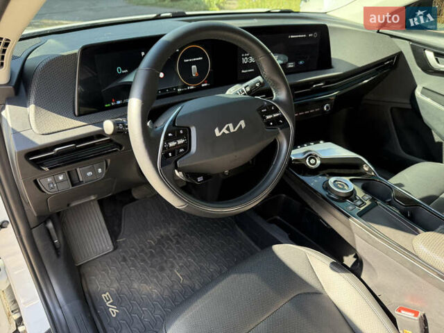 Белый Киа EV6, объемом двигателя 0 л и пробегом 86 тыс. км за 25500 $, фото 38 на Automoto.ua