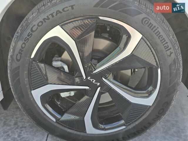 Белый Киа EV6, объемом двигателя 0 л и пробегом 34 тыс. км за 29500 $, фото 7 на Automoto.ua