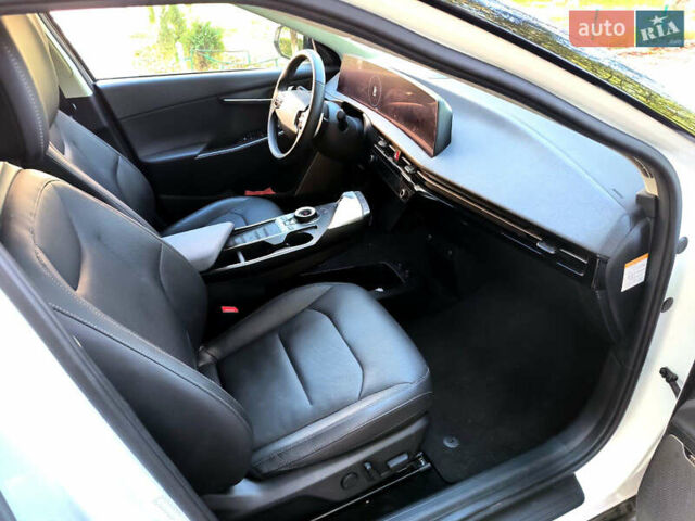 Киа EV6 2023 в Ровно на Automoto.ua Белый Киа EV6, объемом двигателя 0 л и пробегом 20 тыс. км за 27000 $, фото 8 на Automoto.ua