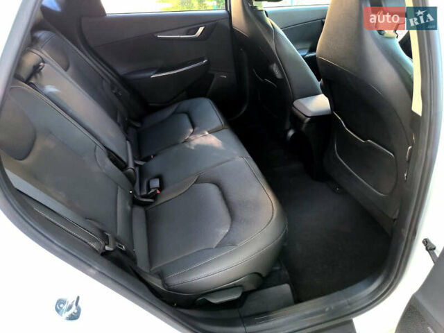 Киа EV6 2023 в Ровно на Automoto.ua Белый Киа EV6, объемом двигателя 0 л и пробегом 20 тыс. км за 27000 $, фото 9 на Automoto.ua