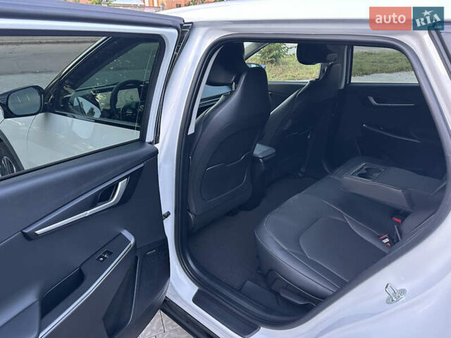Белый Киа EV6, объемом двигателя 0 л и пробегом 16 тыс. км за 25400 $, фото 62 на Automoto.ua