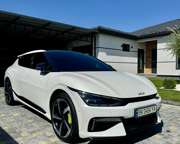 Белый Киа EV6, объемом двигателя 0 л и пробегом 25 тыс. км за 36900 $, фото 2 на Automoto.ua