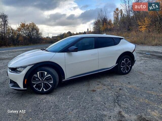 Белый Киа EV6, объемом двигателя 0 л и пробегом 67 тыс. км за 23700 $, фото 8 на Automoto.ua