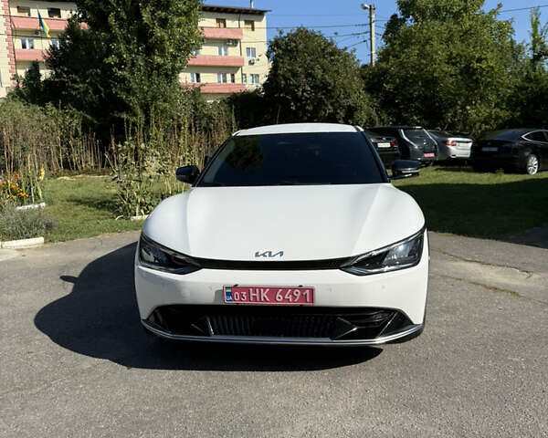 Белый Киа EV6, объемом двигателя 0 л и пробегом 86 тыс. км за 25500 $, фото 3 на Automoto.ua