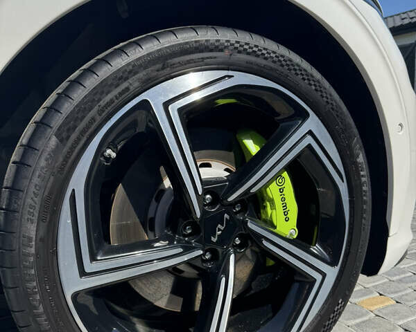 Белый Киа EV6, объемом двигателя 0 л и пробегом 25 тыс. км за 36900 $, фото 9 на Automoto.ua