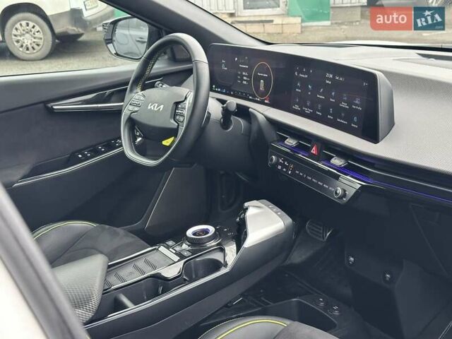 Білий Кіа EV6, об'ємом двигуна 0 л та пробігом 27 тис. км за 29490 $, фото 45 на Automoto.ua