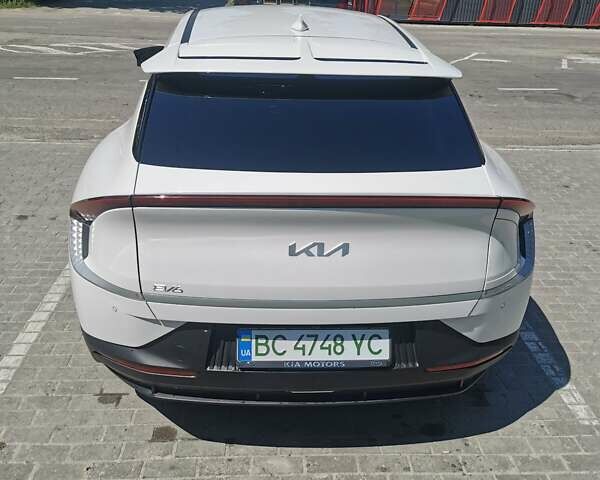 Белый Киа EV6, объемом двигателя 0 л и пробегом 24 тыс. км за 25200 $, фото 28 на Automoto.ua