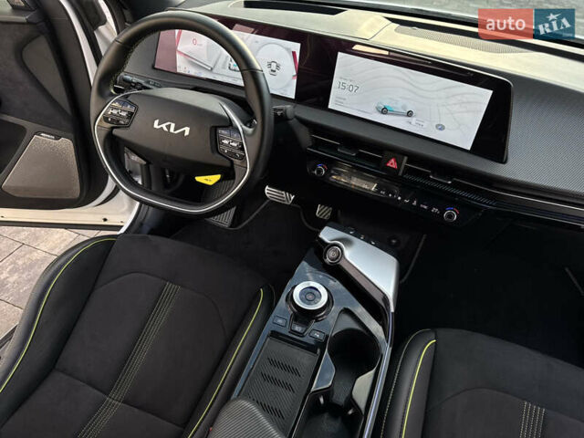 Белый Киа EV6, объемом двигателя 0 л и пробегом 8 тыс. км за 44500 $, фото 82 на Automoto.ua