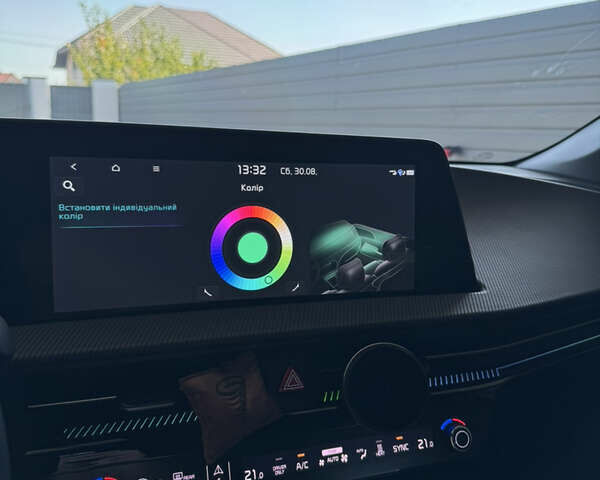 Белый Киа EV6, объемом двигателя 0 л и пробегом 25 тыс. км за 36900 $, фото 51 на Automoto.ua