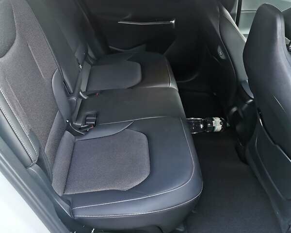 Белый Киа EV6, объемом двигателя 0 л и пробегом 24 тыс. км за 25200 $, фото 36 на Automoto.ua