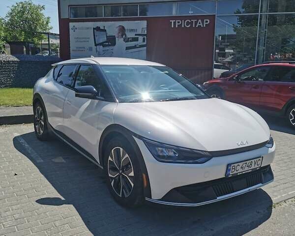 Белый Киа EV6, объемом двигателя 0 л и пробегом 24 тыс. км за 25200 $, фото 5 на Automoto.ua