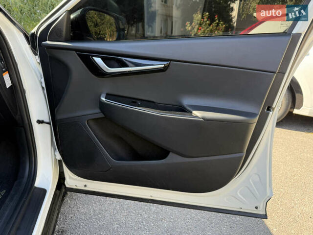Белый Киа EV6, объемом двигателя 0 л и пробегом 86 тыс. км за 25500 $, фото 53 на Automoto.ua