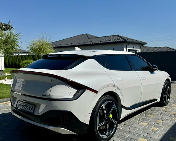 Белый Киа EV6, объемом двигателя 0 л и пробегом 25 тыс. км за 36900 $, фото 3 на Automoto.ua