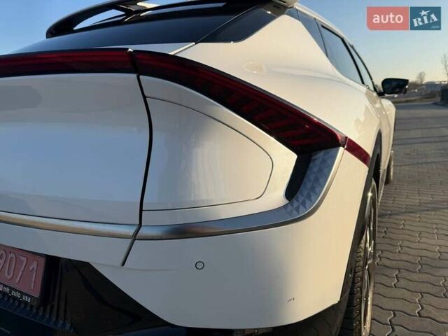 Білий Кіа EV6, об'ємом двигуна 0 л та пробігом 92 тис. км за 23900 $, фото 10 на Automoto.ua