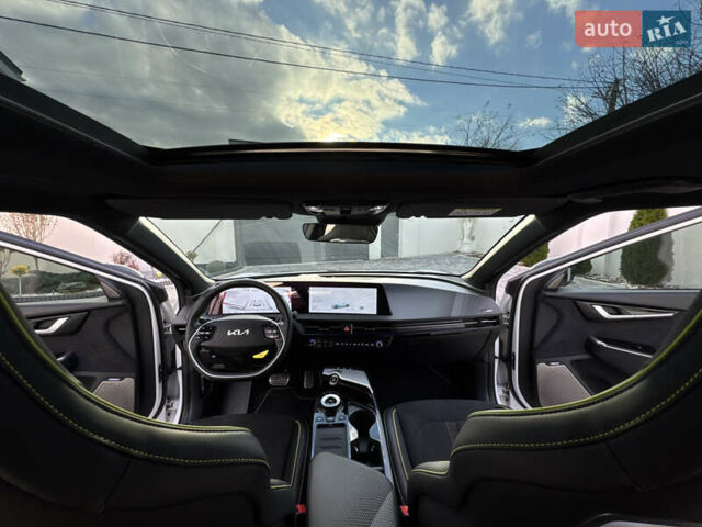 Белый Киа EV6, объемом двигателя 0 л и пробегом 8 тыс. км за 44500 $, фото 84 на Automoto.ua