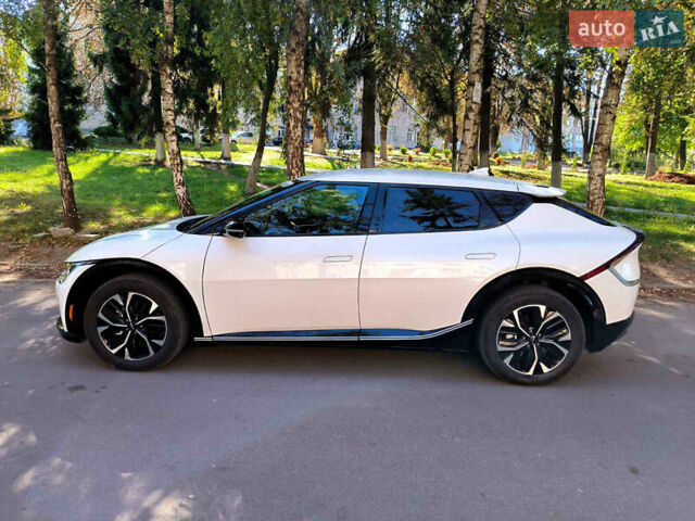 Киа EV6 2023 в Ровно на Automoto.ua Белый Киа EV6, объемом двигателя 0 л и пробегом 20 тыс. км за 27000 $, фото 5 на Automoto.ua