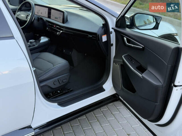 Білий Кіа EV6, об'ємом двигуна 0 л та пробігом 20 тис. км за 26500 $, фото 24 на Automoto.ua