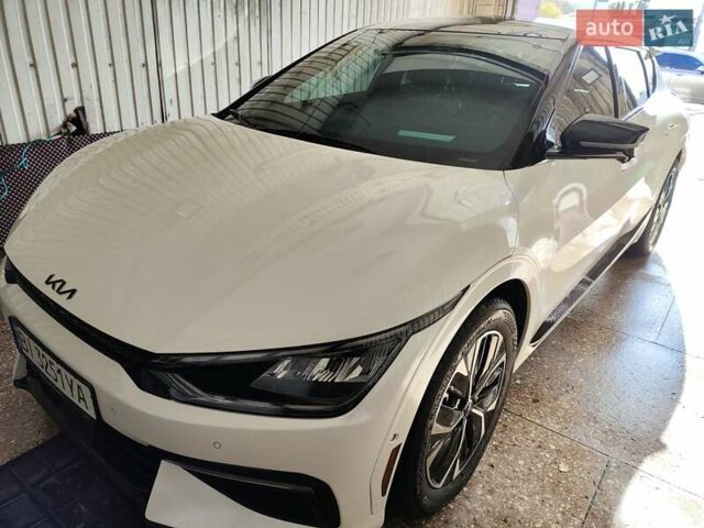 Белый Киа EV6, объемом двигателя 0 л и пробегом 4 тыс. км за 28900 $, фото 3 на Automoto.ua
