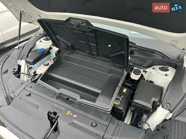 Белый Киа EV6, объемом двигателя 1.99 л и пробегом 11 тыс. км за 34999 $, фото 11 на Automoto.ua
