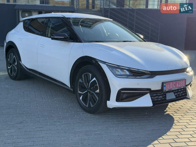 Білий Кіа EV6, об'ємом двигуна 0 л та пробігом 20 тис. км за 26500 $, фото 3 на Automoto.ua