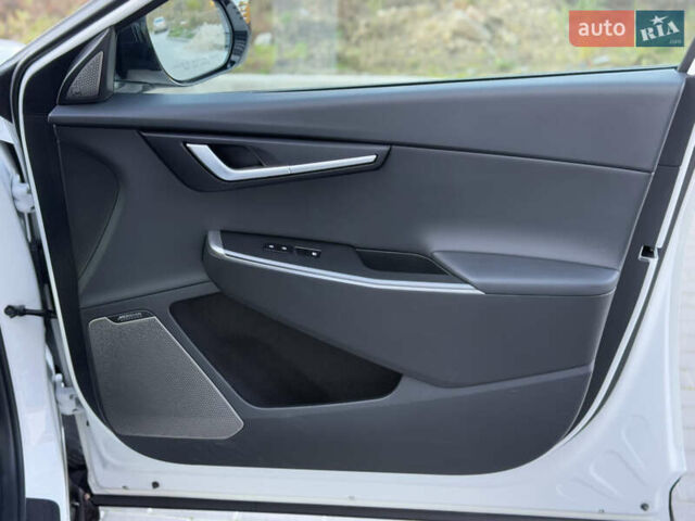 Білий Кіа EV6, об'ємом двигуна 0 л та пробігом 20 тис. км за 26500 $, фото 25 на Automoto.ua