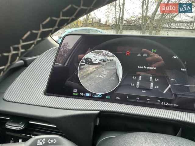 Белый Киа EV6, объемом двигателя 1.99 л и пробегом 11 тыс. км за 34999 $, фото 24 на Automoto.ua