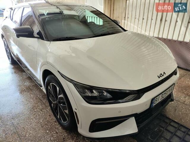 Белый Киа EV6, объемом двигателя 0 л и пробегом 4 тыс. км за 28900 $, фото 2 на Automoto.ua