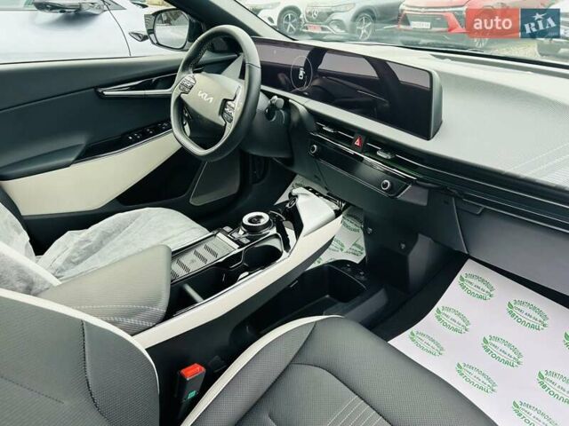 Белый Киа EV6, объемом двигателя 1.99 л и пробегом 11 тыс. км за 34999 $, фото 14 на Automoto.ua