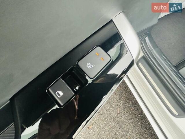 Белый Киа EV6, объемом двигателя 1.99 л и пробегом 11 тыс. км за 34999 $, фото 27 на Automoto.ua