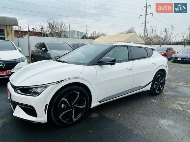 Белый Киа EV6, объемом двигателя 1.99 л и пробегом 11 тыс. км за 34999 $, фото 4 на Automoto.ua