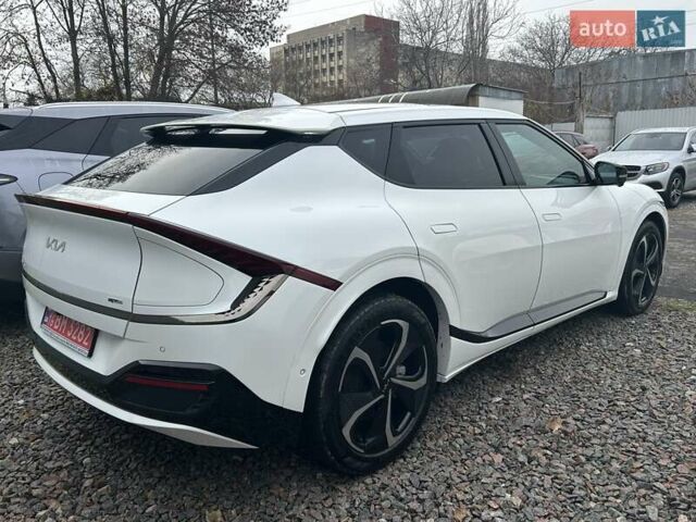 Белый Киа EV6, объемом двигателя 1.99 л и пробегом 11 тыс. км за 34999 $, фото 1 на Automoto.ua