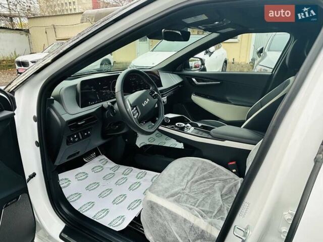 Белый Киа EV6, объемом двигателя 1.99 л и пробегом 11 тыс. км за 34999 $, фото 30 на Automoto.ua