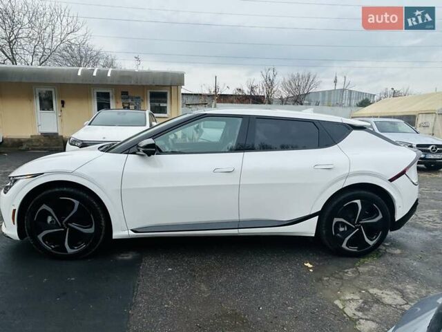 Белый Киа EV6, объемом двигателя 1.99 л и пробегом 11 тыс. км за 34999 $, фото 3 на Automoto.ua