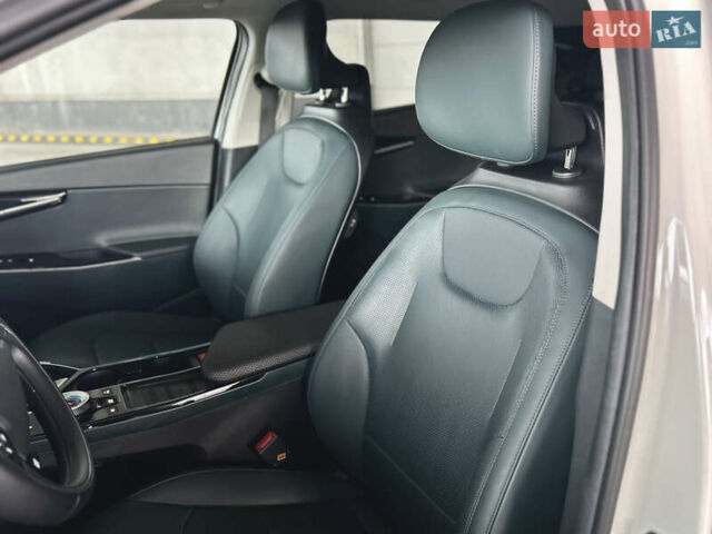 Бежевый Киа EV6, объемом двигателя 0 л и пробегом 60 тыс. км за 32000 $, фото 16 на Automoto.ua